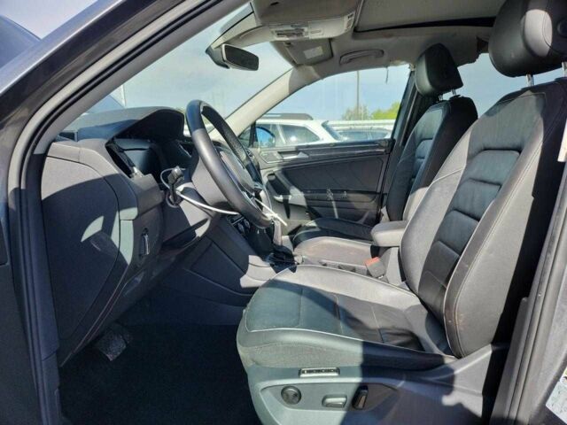 Сірий Фольксваген Тігуан, об'ємом двигуна 2 л та пробігом 64 тис. км за 7000 $, фото 6 на Automoto.ua