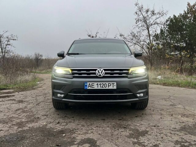 Серый Фольксваген Тигуан, объемом двигателя 2 л и пробегом 160 тыс. км за 30900 $, фото 1 на Automoto.ua