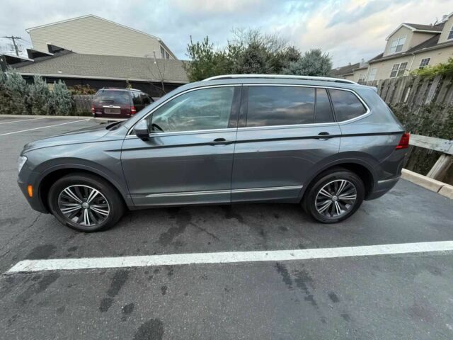 Серый Фольксваген Тигуан, объемом двигателя 2 л и пробегом 32 тыс. км за 15000 $, фото 2 на Automoto.ua