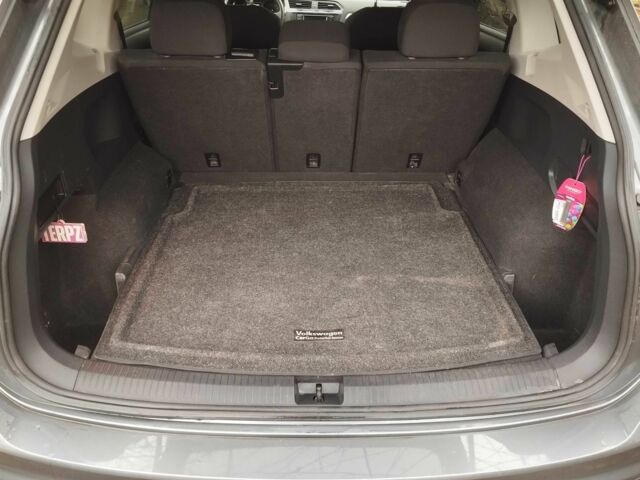 Серый Фольксваген Тигуан, объемом двигателя 2 л и пробегом 160 тыс. км за 16000 $, фото 13 на Automoto.ua