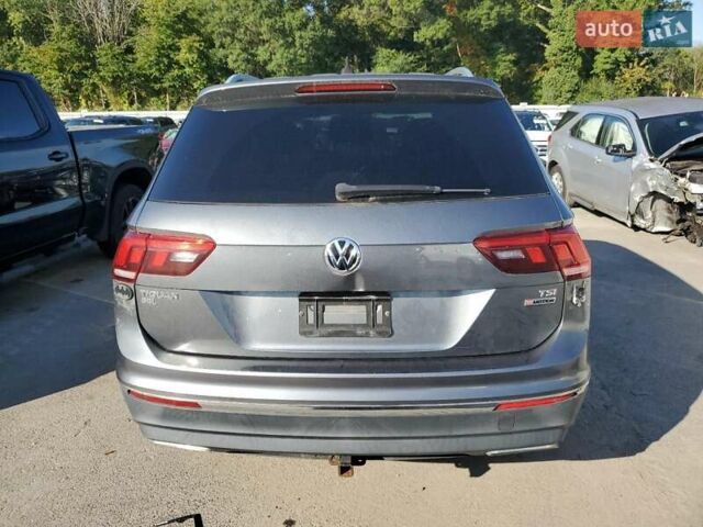 Серый Фольксваген Тигуан, объемом двигателя 1.98 л и пробегом 165 тыс. км за 4300 $, фото 5 на Automoto.ua