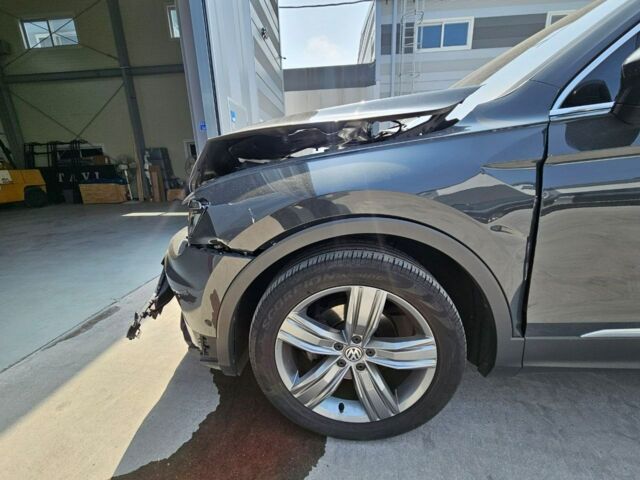 Серый Фольксваген Тигуан, объемом двигателя 2 л и пробегом 80 тыс. км за 16500 $, фото 16 на Automoto.ua