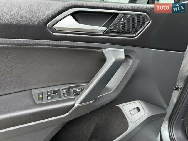 Серый Фольксваген Тигуан, объемом двигателя 2 л и пробегом 187 тыс. км за 18500 $, фото 31 на Automoto.ua