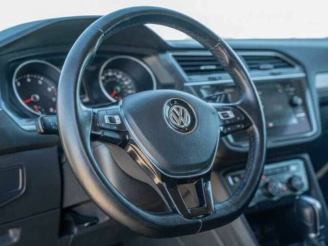 Серый Фольксваген Тигуан, объемом двигателя 2 л и пробегом 87 тыс. км за 10900 $, фото 4 на Automoto.ua