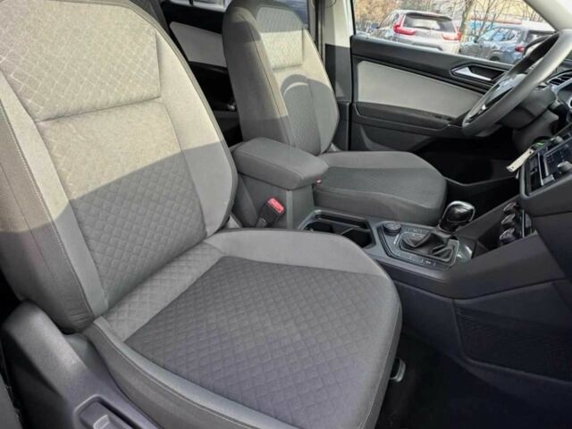 Серый Фольксваген Тигуан, объемом двигателя 2 л и пробегом 129 тыс. км за 17450 $, фото 3 на Automoto.ua