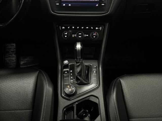 Серый Фольксваген Тигуан, объемом двигателя 2 л и пробегом 189 тыс. км за 19900 $, фото 16 на Automoto.ua