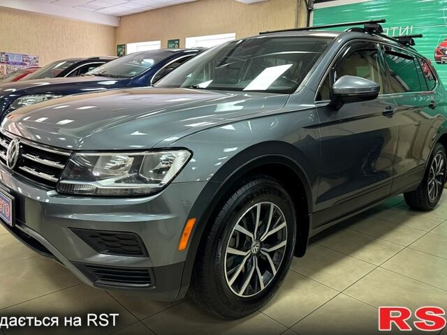 Серый Фольксваген Тигуан, объемом двигателя 2 л и пробегом 189 тыс. км за 19900 $, фото 2 на Automoto.ua