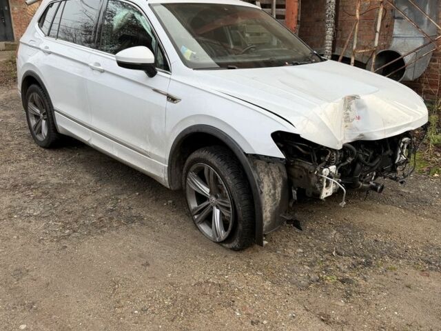 Сірий Фольксваген Тігуан, об'ємом двигуна 2 л та пробігом 144 тис. км за 10000 $, фото 1 на Automoto.ua