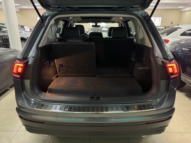 Серый Фольксваген Тигуан, объемом двигателя 2 л и пробегом 189 тыс. км за 19900 $, фото 7 на Automoto.ua