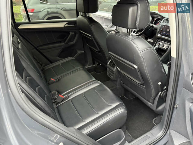 Серый Фольксваген Тигуан, объемом двигателя 2 л и пробегом 56 тыс. км за 24999 $, фото 56 на Automoto.ua