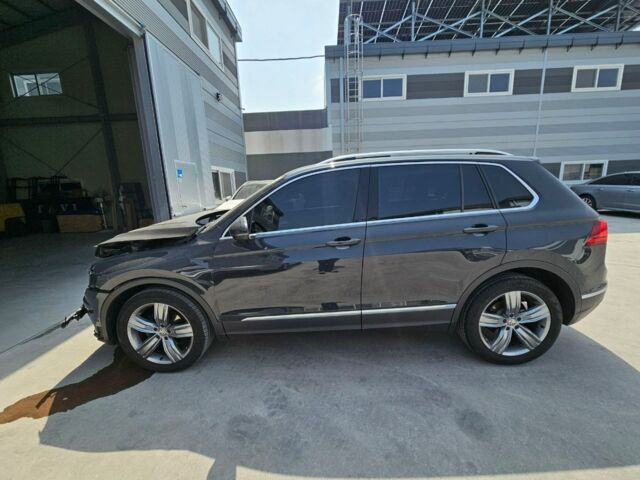 Серый Фольксваген Тигуан, объемом двигателя 2 л и пробегом 80 тыс. км за 16500 $, фото 2 на Automoto.ua