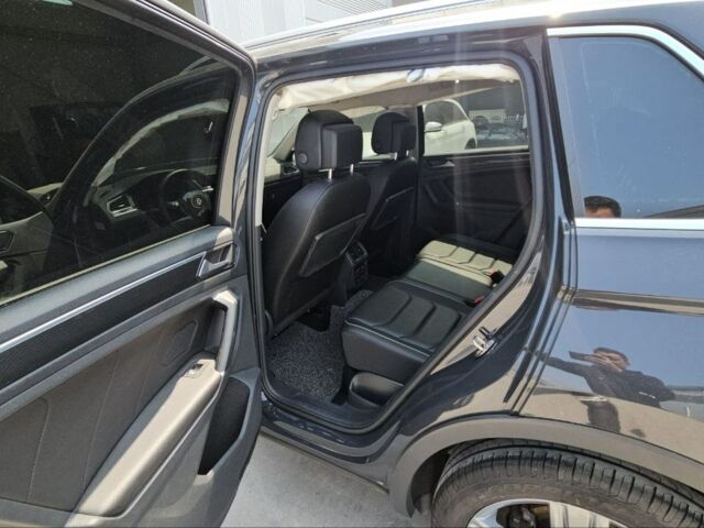 Серый Фольксваген Тигуан, объемом двигателя 2 л и пробегом 80 тыс. км за 16500 $, фото 49 на Automoto.ua