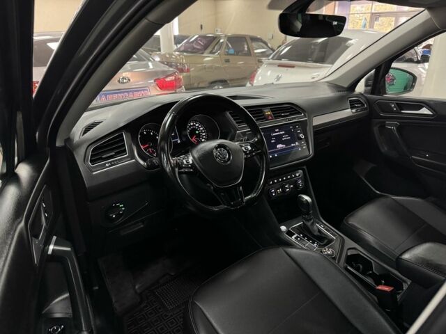 Серый Фольксваген Тигуан, объемом двигателя 2 л и пробегом 189 тыс. км за 19900 $, фото 11 на Automoto.ua