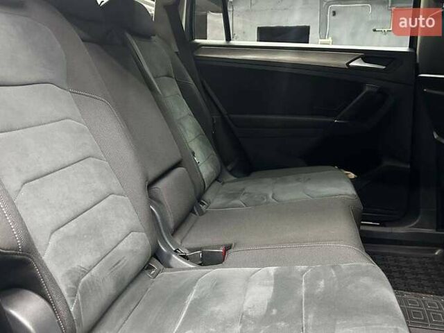 Серый Фольксваген Тигуан, объемом двигателя 1.97 л и пробегом 275 тыс. км за 26400 $, фото 20 на Automoto.ua