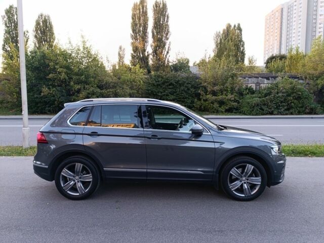 Серый Фольксваген Тигуан, объемом двигателя 2 л и пробегом 180 тыс. км за 30000 $, фото 3 на Automoto.ua