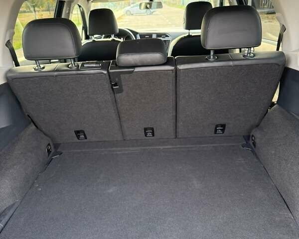 Серый Фольксваген Тигуан, объемом двигателя 2 л и пробегом 147 тыс. км за 17500 $, фото 4 на Automoto.ua