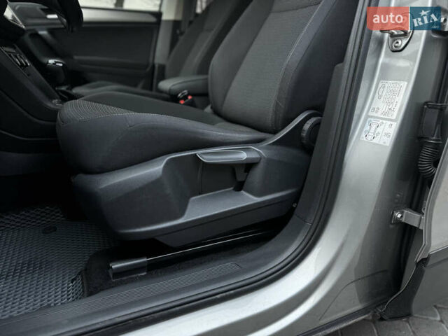 Серый Фольксваген Тигуан, объемом двигателя 2 л и пробегом 248 тыс. км за 21500 $, фото 41 на Automoto.ua