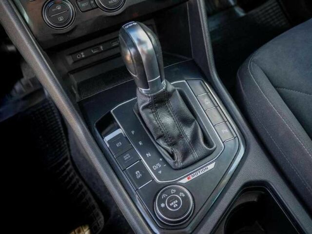 Сірий Фольксваген Тігуан, об'ємом двигуна 0 л та пробігом 110 тис. км за 11500 $, фото 11 на Automoto.ua