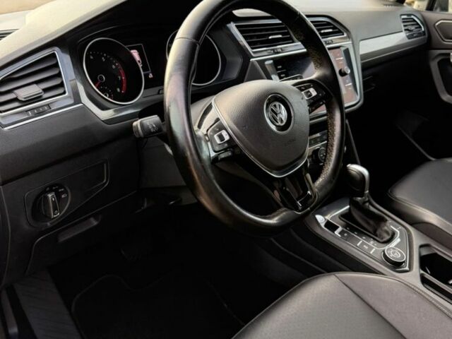 Серый Фольксваген Тигуан, объемом двигателя 2 л и пробегом 147 тыс. км за 17500 $, фото 12 на Automoto.ua