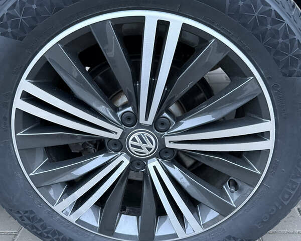 Серый Фольксваген Тигуан, объемом двигателя 2 л и пробегом 169 тыс. км за 21500 $, фото 18 на Automoto.ua