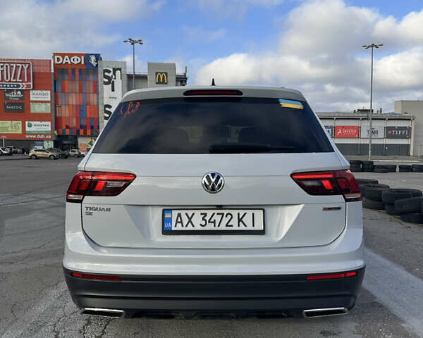 Серый Фольксваген Тигуан, объемом двигателя 1.98 л и пробегом 93 тыс. км за 21500 $, фото 3 на Automoto.ua