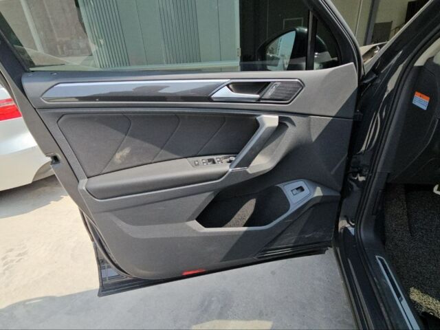 Серый Фольксваген Тигуан, объемом двигателя 2 л и пробегом 80 тыс. км за 16500 $, фото 37 на Automoto.ua