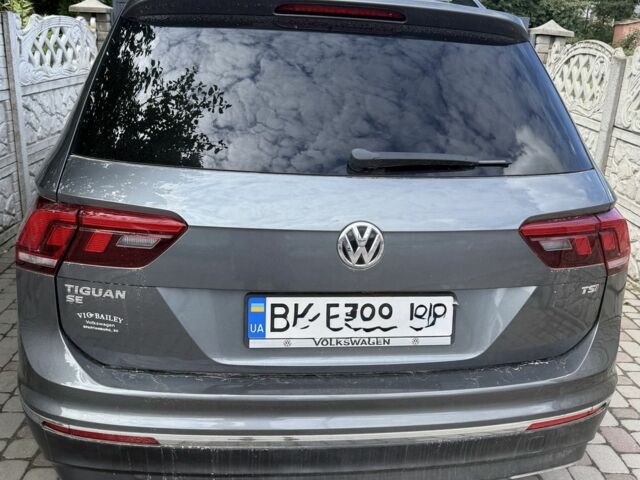 Серый Фольксваген Тигуан, объемом двигателя 2 л и пробегом 234 тыс. км за 15450 $, фото 4 на Automoto.ua