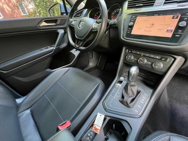 Серый Фольксваген Тигуан, объемом двигателя 2 л и пробегом 32 тыс. км за 9000 $, фото 11 на Automoto.ua