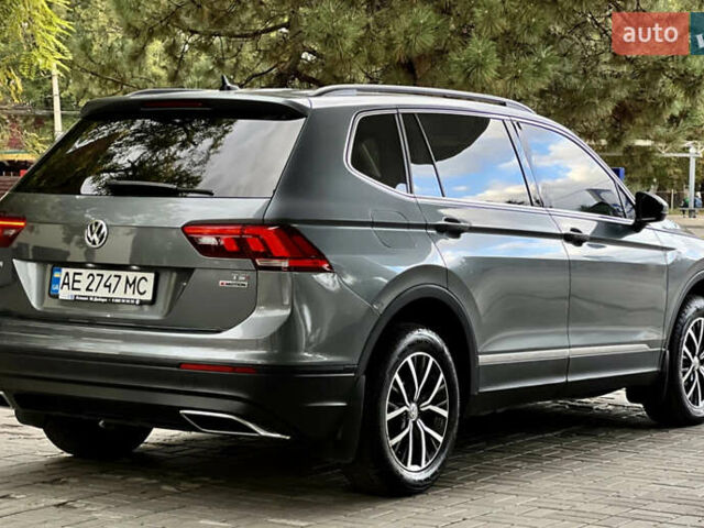 Серый Фольксваген Тигуан, объемом двигателя 1.98 л и пробегом 121 тыс. км за 20000 $, фото 5 на Automoto.ua