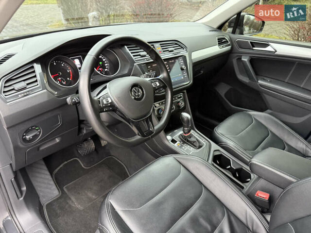 Серый Фольксваген Тигуан, объемом двигателя 2 л и пробегом 56 тыс. км за 24999 $, фото 50 на Automoto.ua
