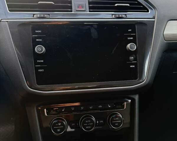 Серый Фольксваген Тигуан, объемом двигателя 2 л и пробегом 147 тыс. км за 17500 $, фото 19 на Automoto.ua