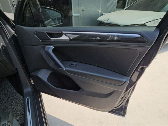 Серый Фольксваген Тигуан, объемом двигателя 2 л и пробегом 80 тыс. км за 16500 $, фото 22 на Automoto.ua