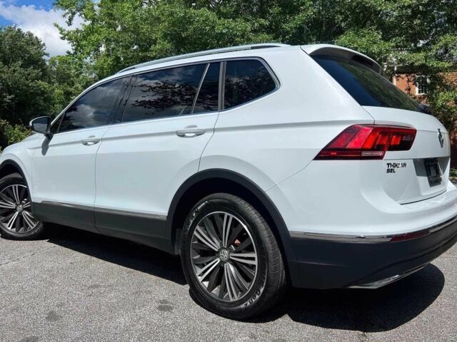 Серый Фольксваген Тигуан, объемом двигателя 2 л и пробегом 32 тыс. км за 9000 $, фото 3 на Automoto.ua