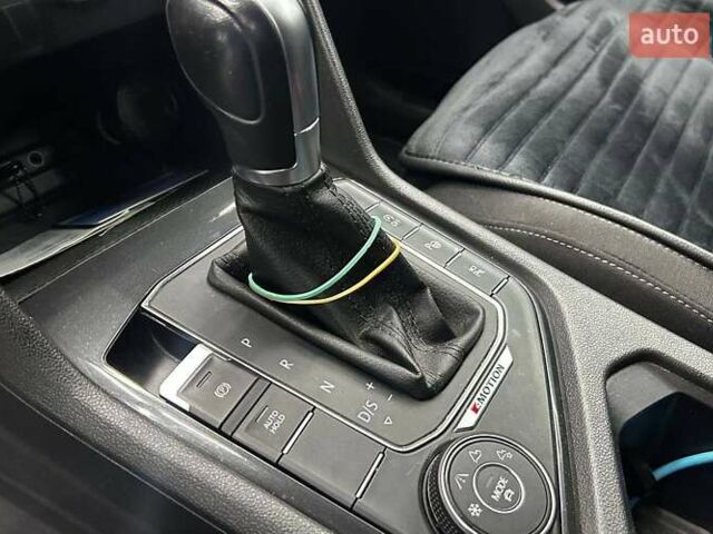 Серый Фольксваген Тигуан, объемом двигателя 1.97 л и пробегом 275 тыс. км за 26400 $, фото 13 на Automoto.ua