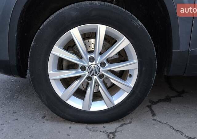 Серый Фольксваген Тигуан, объемом двигателя 1.98 л и пробегом 96 тыс. км за 12500 $, фото 12 на Automoto.ua