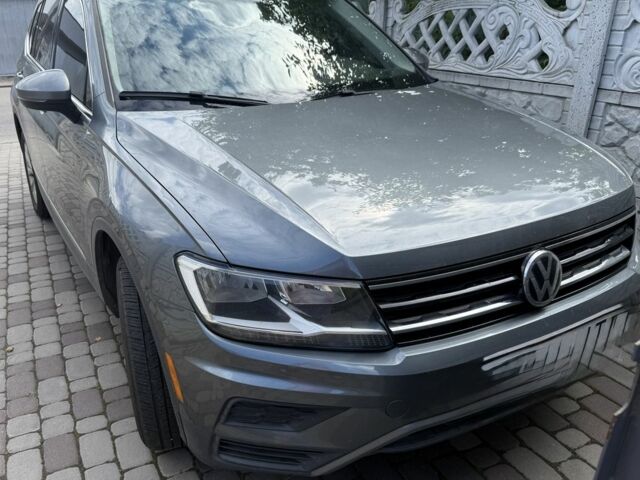 Серый Фольксваген Тигуан, объемом двигателя 2 л и пробегом 234 тыс. км за 15450 $, фото 3 на Automoto.ua