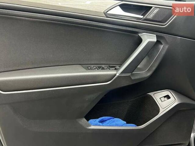 Серый Фольксваген Тигуан, объемом двигателя 1.97 л и пробегом 275 тыс. км за 26400 $, фото 6 на Automoto.ua