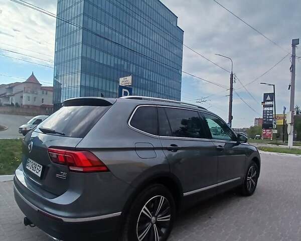 Серый Фольксваген Тигуан, объемом двигателя 1.98 л и пробегом 54 тыс. км за 25499 $, фото 3 на Automoto.ua