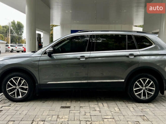 Серый Фольксваген Тигуан, объемом двигателя 1.98 л и пробегом 121 тыс. км за 20000 $, фото 4 на Automoto.ua