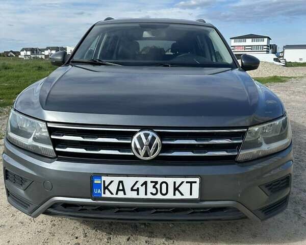Сірий Фольксваген Тігуан, об'ємом двигуна 1.98 л та пробігом 300 тис. км за 16900 $, фото 2 на Automoto.ua