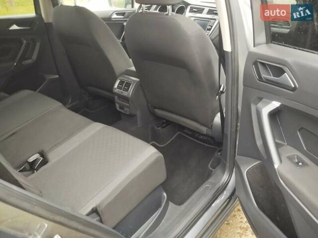 Сірий Фольксваген Тігуан, об'ємом двигуна 1.98 л та пробігом 160 тис. км за 16000 $, фото 12 на Automoto.ua