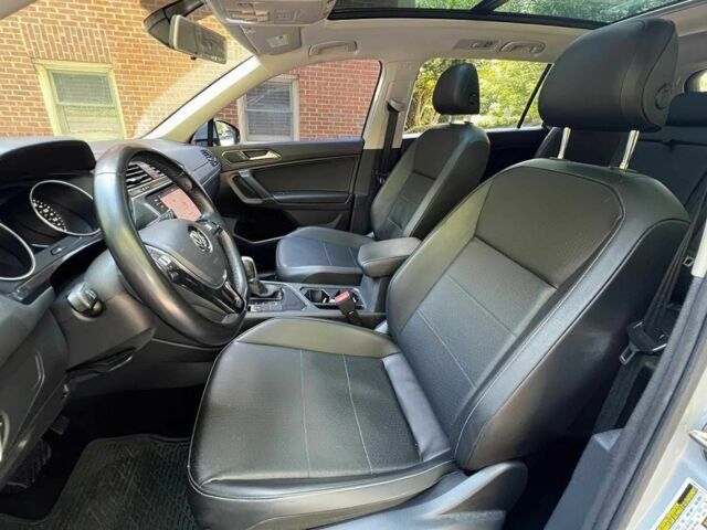 Серый Фольксваген Тигуан, объемом двигателя 2 л и пробегом 32 тыс. км за 9000 $, фото 9 на Automoto.ua