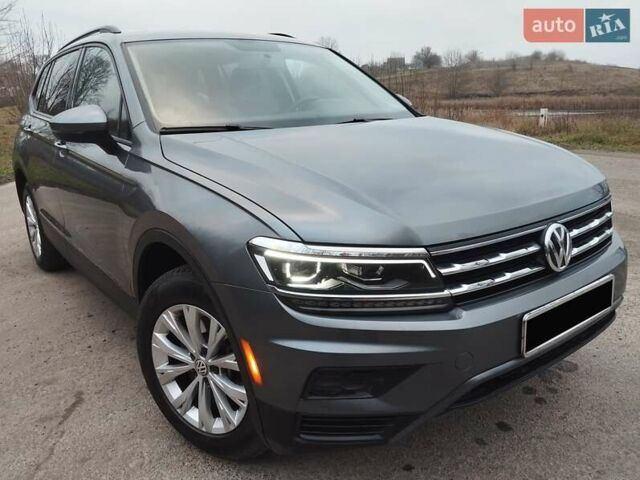 Сірий Фольксваген Тігуан, об'ємом двигуна 1.98 л та пробігом 160 тис. км за 16000 $, фото 2 на Automoto.ua