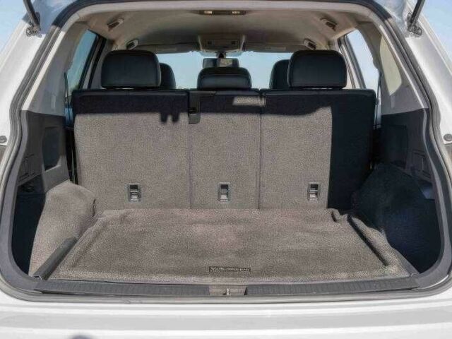 Серый Фольксваген Тигуан, объемом двигателя 2 л и пробегом 87 тыс. км за 10900 $, фото 7 на Automoto.ua