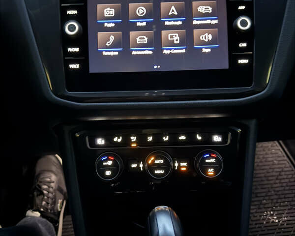 Серый Фольксваген Тигуан, объемом двигателя 2 л и пробегом 169 тыс. км за 21500 $, фото 15 на Automoto.ua