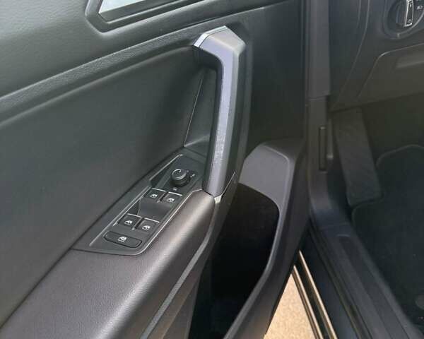 Серый Фольксваген Тигуан, объемом двигателя 2 л и пробегом 147 тыс. км за 17500 $, фото 14 на Automoto.ua