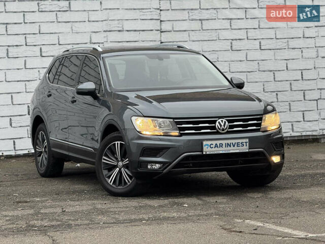 Серый Фольксваген Тигуан, объемом двигателя 2 л и пробегом 187 тыс. км за 18500 $, фото 1 на Automoto.ua