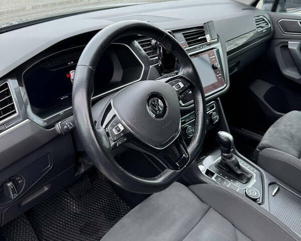 Серый Фольксваген Тигуан, объемом двигателя 1.98 л и пробегом 154 тыс. км за 25700 $, фото 13 на Automoto.ua