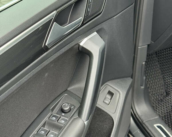 Серый Фольксваген Тигуан, объемом двигателя 1.98 л и пробегом 154 тыс. км за 25700 $, фото 11 на Automoto.ua