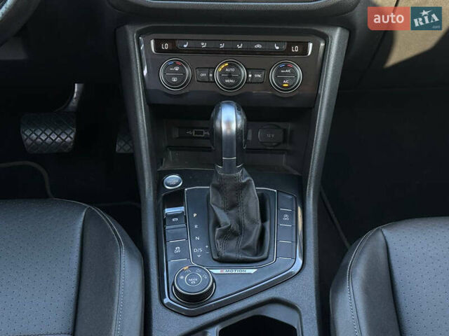 Сірий Фольксваген Тігуан, об'ємом двигуна 1.98 л та пробігом 155 тис. км за 18500 $, фото 21 на Automoto.ua